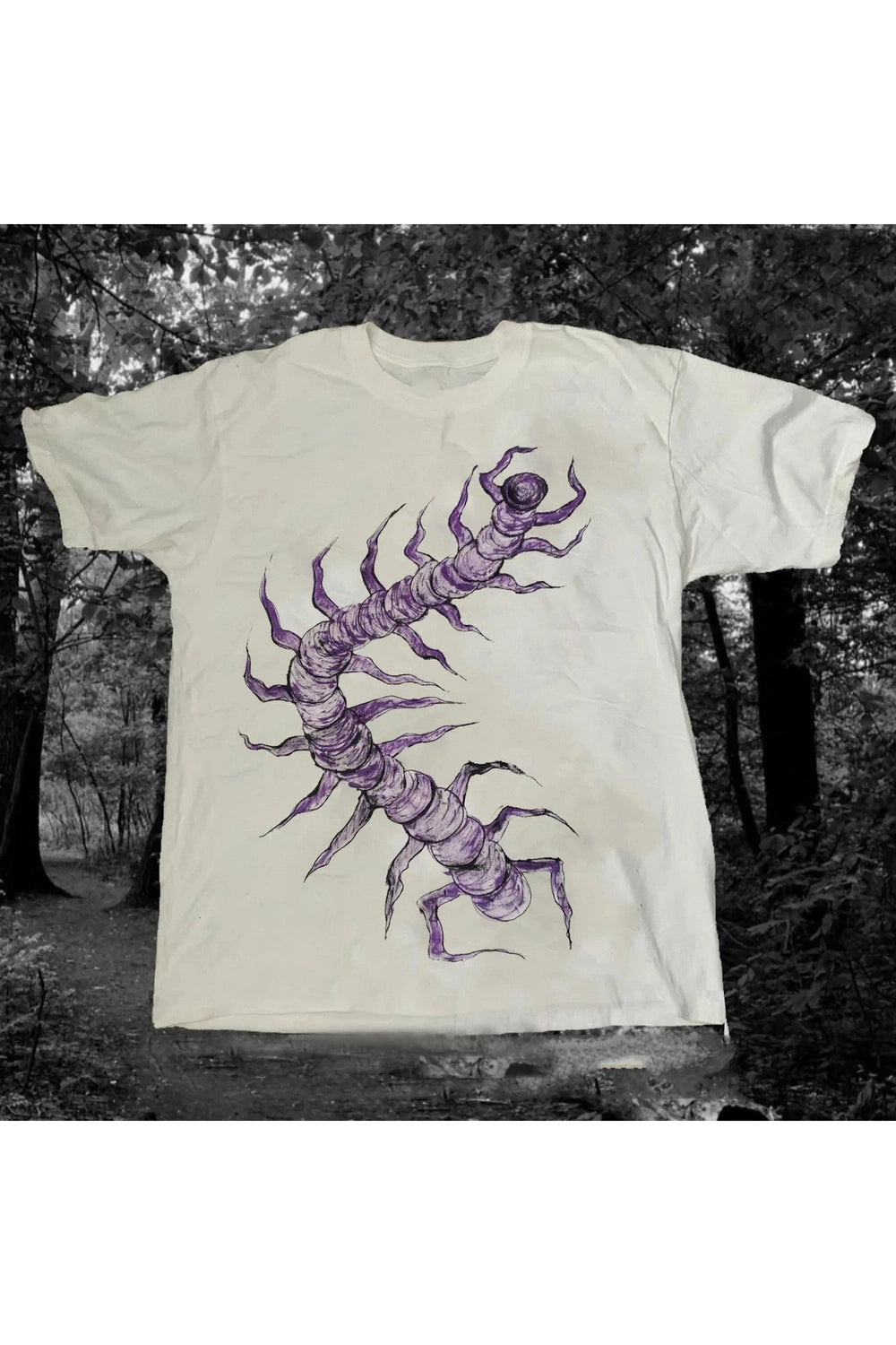 Venomous Crawl Y2K Graphic T-Shirt - Trendy 2000s Style Tee