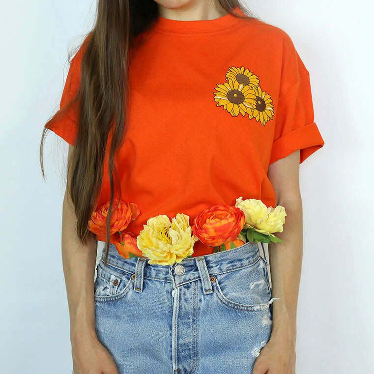 Y2K Aesthetic Sunflower T-Shirt - Trendy 2000s Style, Size M