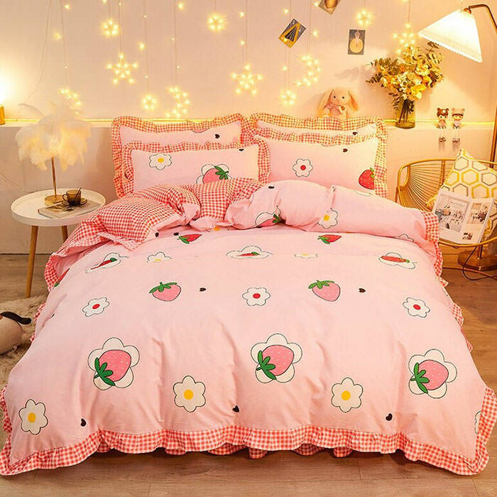 Y2K Fashion Bedding Set: Embrace 2000s Style with Strawberry Aesthetic 🍓