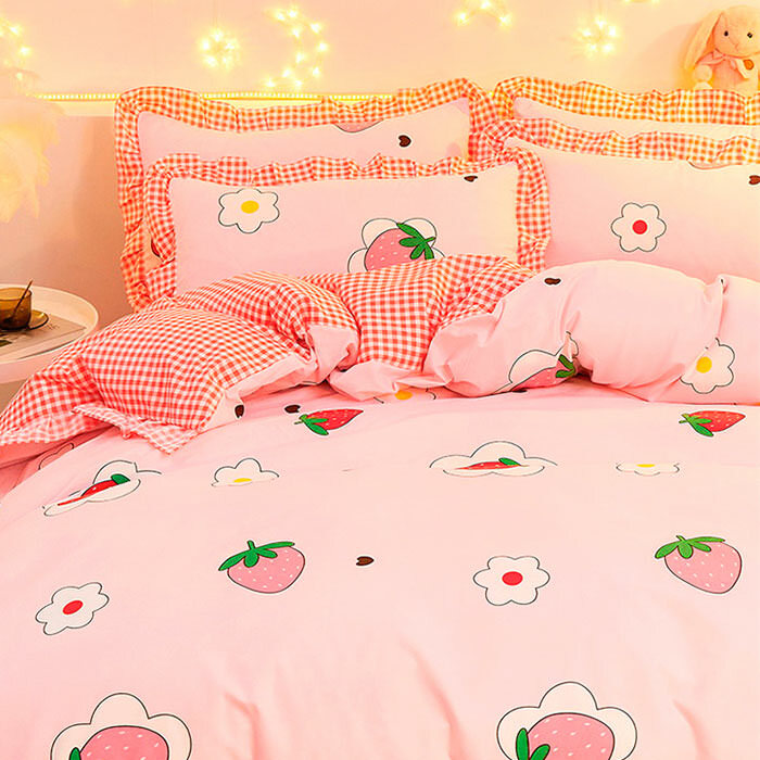 Y2K Fashion Bedding Set: Embrace 2000s Style with Strawberry Aesthetic 🍓