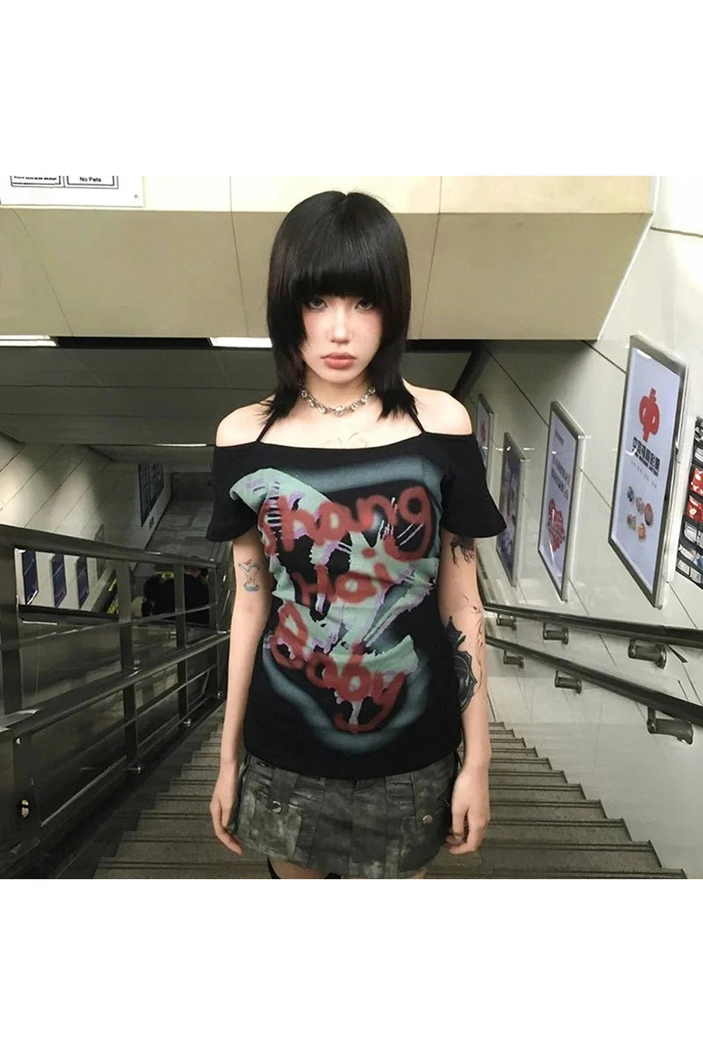 Y2K Fashion Off-Shoulder Skull Graffiti Tee - Trendy 2000s Style Top